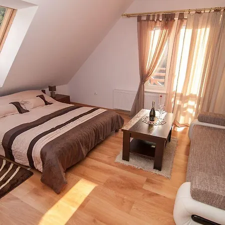 Alojamento de Acomodação e Pequeno-almoço Pod Stara Skocznia