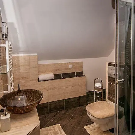 Pod Starą Skocznią Nocleg ze śniadaniem 3*